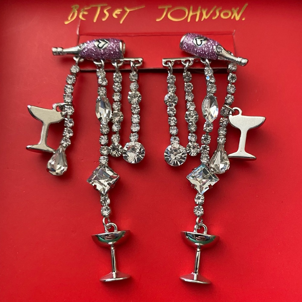 NIB Betsey Johnson Going All Out Champagne Tower Chandelier Earrings